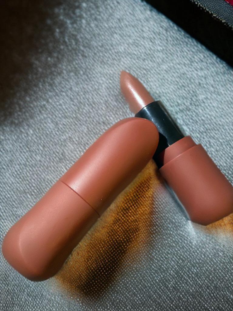 Might cinema lip stick waterproof degree 201